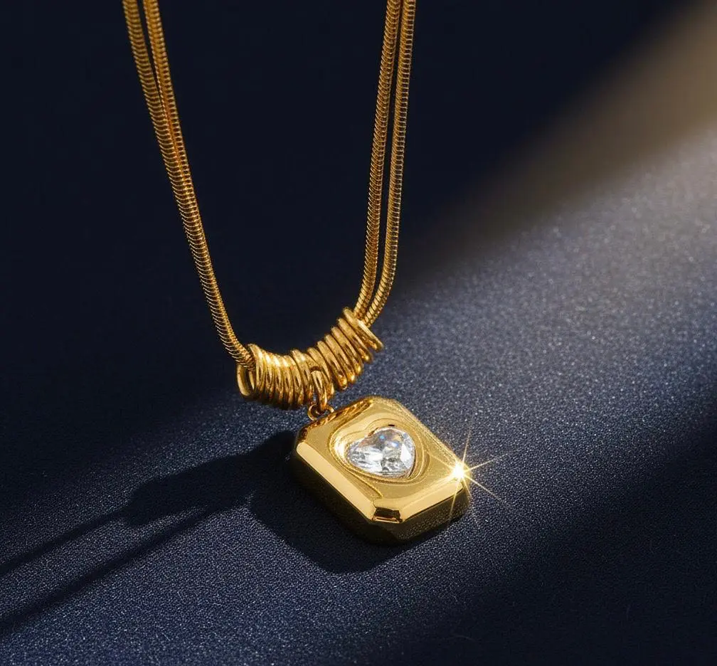 Collier médaille coeur diamant