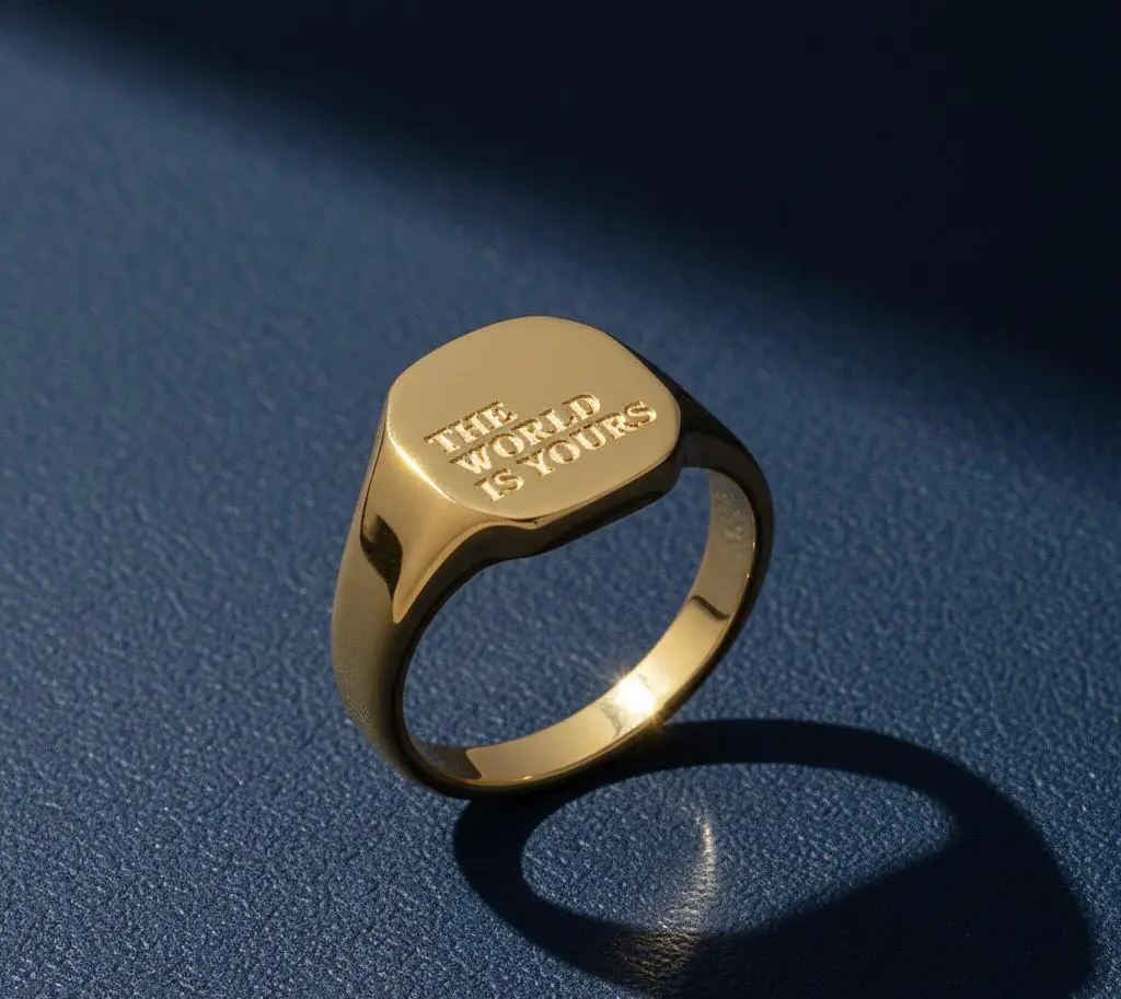 Bague gravée (The World Is Yours)